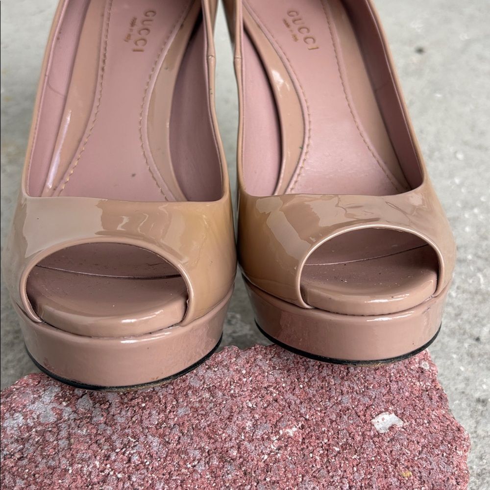 Gucci patent leather nude peep toe heels - Picture 6 of 10